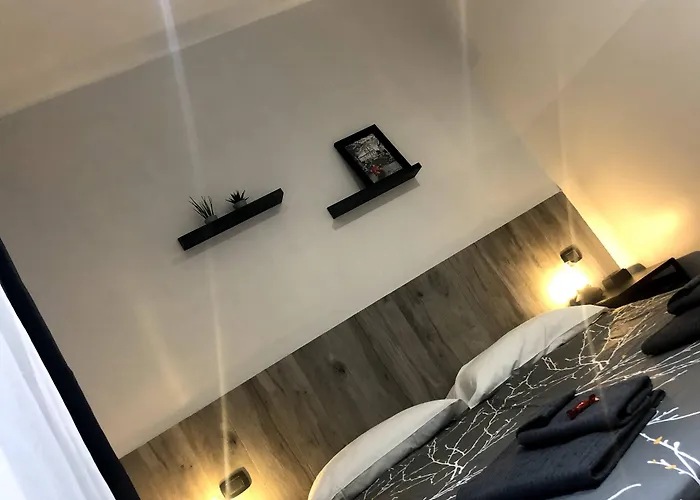 Avec Moi 4*